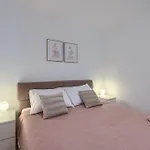 App Maria Apartman *